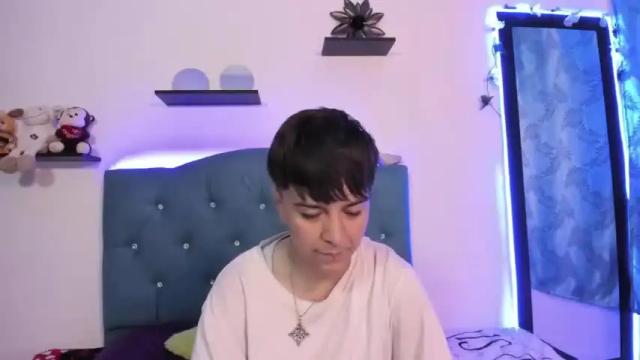 Image 3 of hannah_emma Stream on Chaturbate on 18 months ago