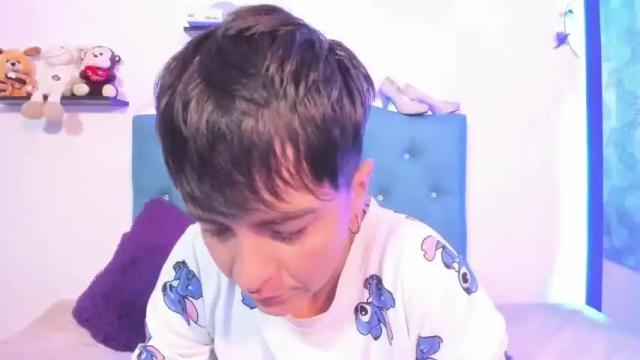 Image 3 of hannah_emma Stream on Chaturbate on 20 months ago