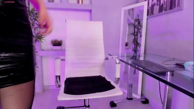 Image 7 of hannah_hcb Stream on Chaturbate on 1 month ago