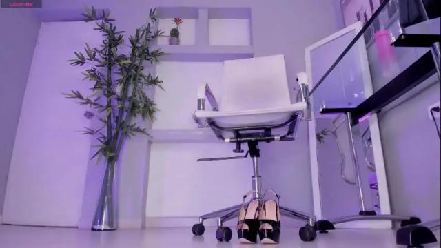 Image 3 of hannah_hcb Stream on Chaturbate on 3 months ago