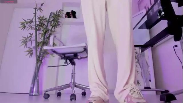 Image 3 of hannah_hcb Stream on Chaturbate on 2 months ago