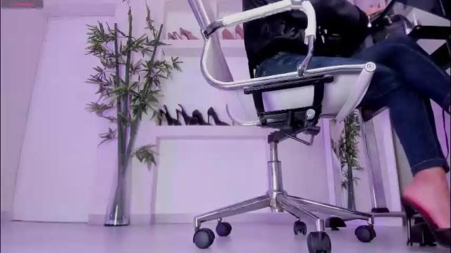 Image 3 of hannah_hcb Stream on Chaturbate on 1 month ago