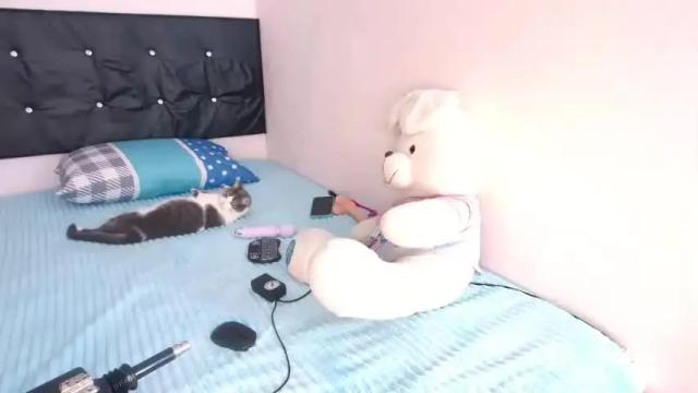 Image 2 of hannah_pm12 Stream on Chaturbate on 17 months ago