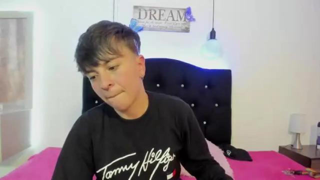 Image 12 of hannah_sweet1 Stream on Chaturbate on 19 months ago