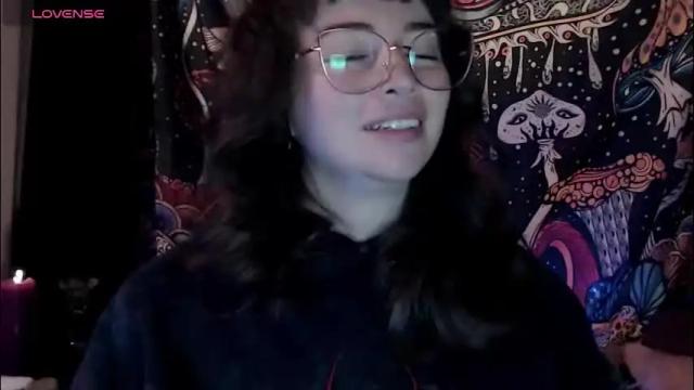 Image 3 of hannah_valhalla Stream on Chaturbate on 1 month ago