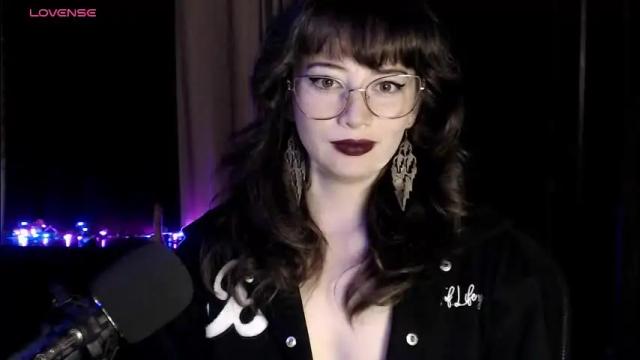 Image 3 of hannah_valhalla Stream on Chaturbate on 22 days ago