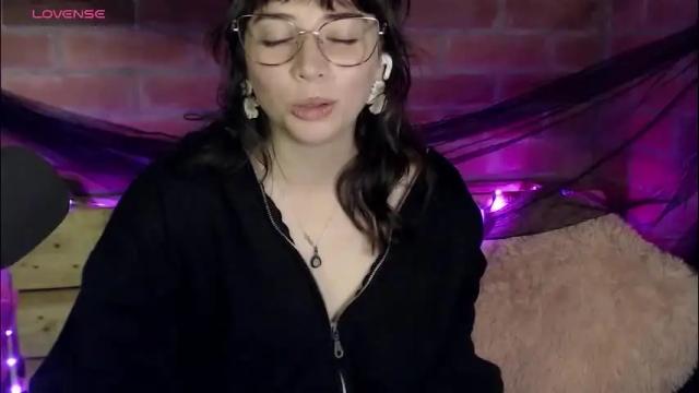 Image 2 of hannah_valhalla Stream on Chaturbate on 17 days ago