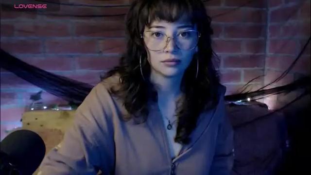 Image 2 of hannah_valhalla Stream on Chaturbate on 12 days ago