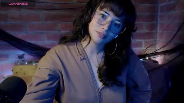 Image 3 of hannah_valhalla Stream on Chaturbate on 12 days ago