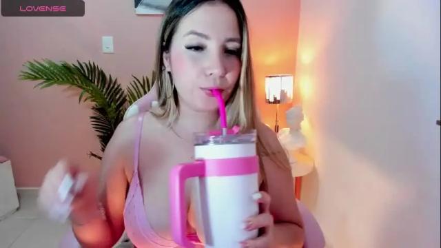Image 3 of hannamiller_1 Stream on Chaturbate on 4 months ago