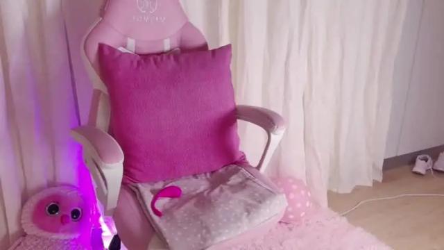 Image 3 of hannanirvana_ Stream on Chaturbate on 17 months ago