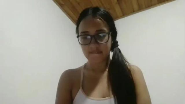 Image 3 of hanny_kail Stream on Chaturbate on 18 days ago