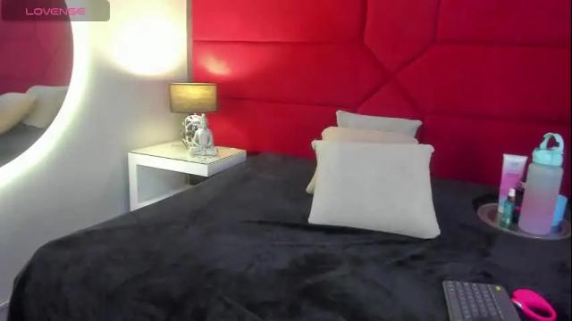 Image 2 of hanny_milf_ Stream on Chaturbate on 18 days ago