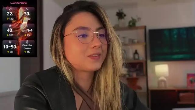 Image 2 of happyhoney_ Stream on Chaturbate on 4 months ago