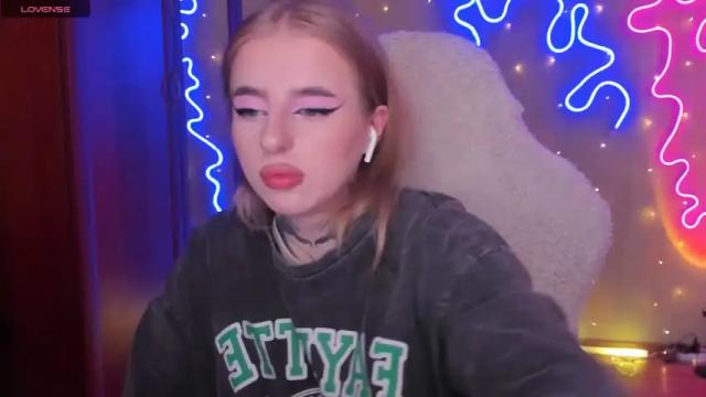 Image 2 of harley_kimm Stream on Chaturbate on 12 months ago