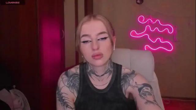 Image 2 of harley_kimm Stream on Chaturbate on 5 months ago