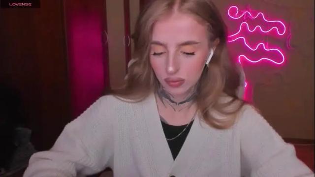 Image 2 of harley_kimm Stream on Chaturbate on 1 month ago