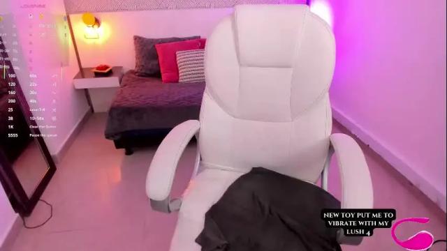 Image 12 of harper_woods Stream on Chaturbate on 1 month ago