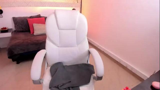 Image 2 of harper_woods Stream on Chaturbate on 1 month ago