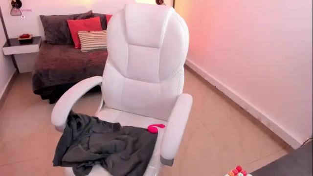 Image 7 of harper_woods Stream on Chaturbate on 1 month ago