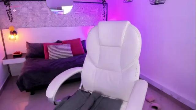 Image 2 of harper_woods Stream on Chaturbate on 1 month ago
