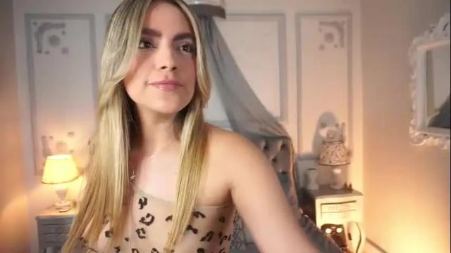 Image 3 of harper_woods Stream on Chaturbate on 1 month ago