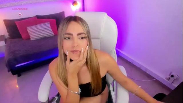 Image 8 of harper_woods Stream on Chaturbate on 1 month ago
