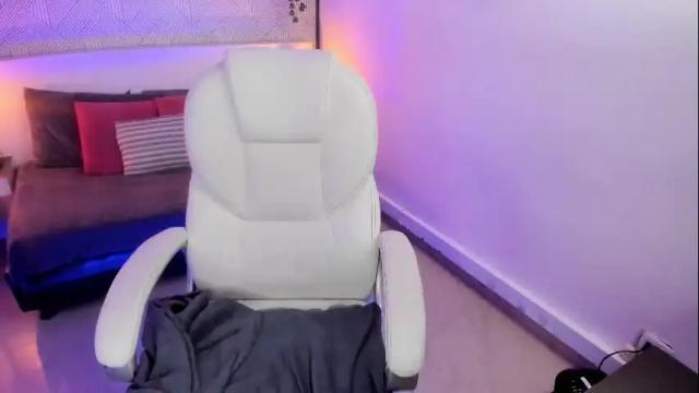 Image 2 of harper_woods Stream on Chaturbate on 8 days ago