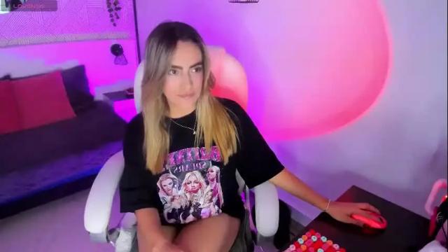 Image 2 of harper_woods Stream on Chaturbate on 22 days ago