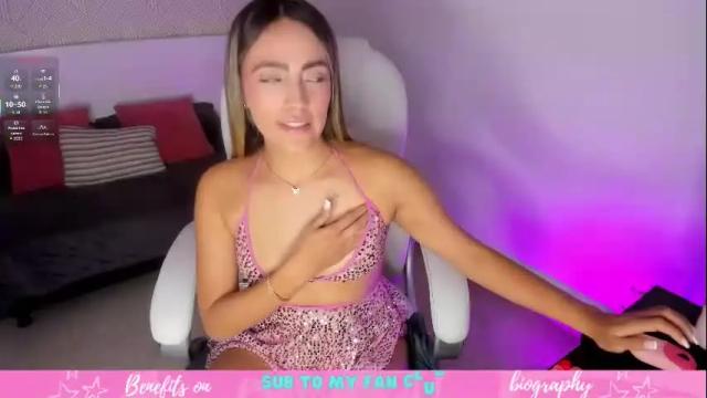 Image 4 of harper_woods Stream on Chaturbate on 2 months ago