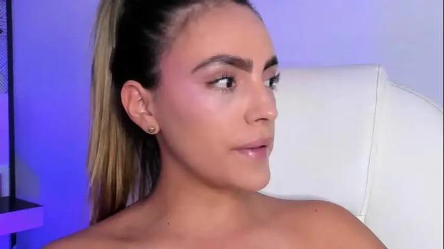 Image 10 of harper_woods Stream on Chaturbate on 2 months ago