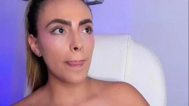 Image 12 of harper_woods Stream on Chaturbate on 2 months ago
