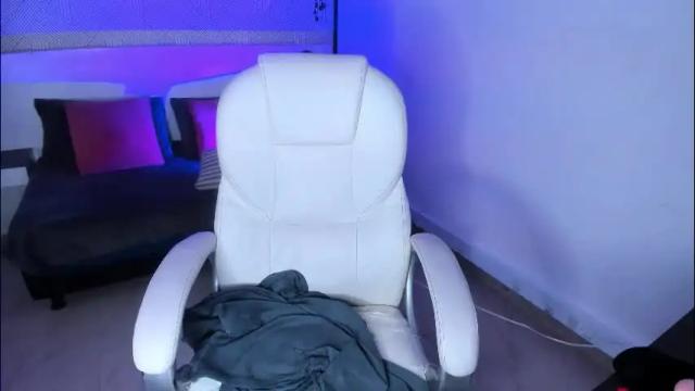 Image 3 of harper_woods Stream on Chaturbate on 1 month ago
