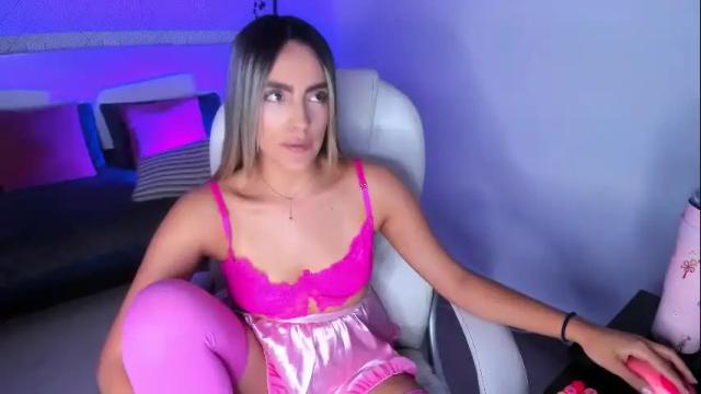 Image 6 of harper_woods Stream on Chaturbate on 1 month ago