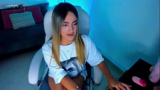 Image 10 of harper_woods Stream on Chaturbate on 1 month ago