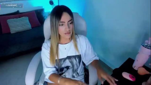 Image 2 of harper_woods Stream on Chaturbate on 1 month ago