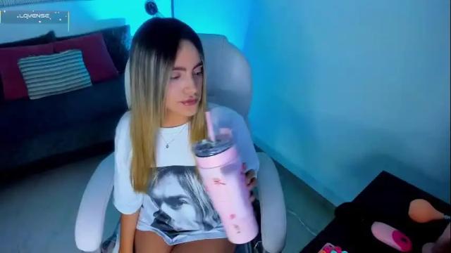 Image 4 of harper_woods Stream on Chaturbate on 1 month ago