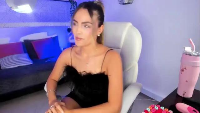 Image 2 of harper_woods Stream on Chaturbate on 1 month ago
