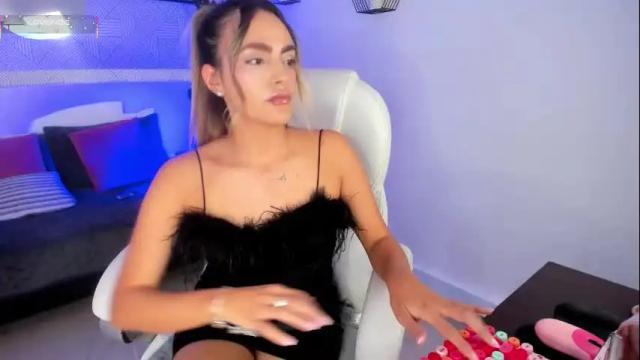 Image 6 of harper_woods Stream on Chaturbate on 1 month ago