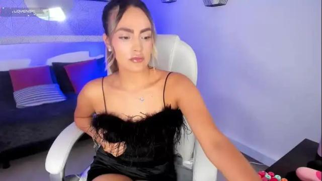Image 8 of harper_woods Stream on Chaturbate on 1 month ago