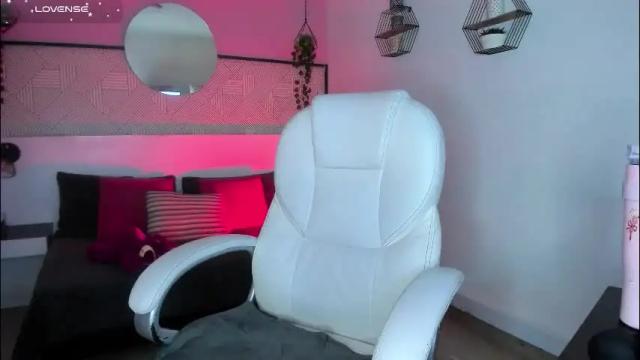 Image 4 of harper_woods Stream on Chaturbate on 23 hours ago