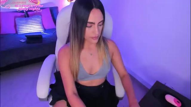 Image 8 of harper_woods Stream on Chaturbate on 1 month ago