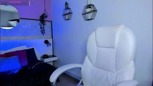 Image 12 of harper_woods Stream on Chaturbate on 1 month ago