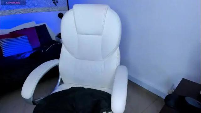 Image 3 of harper_woods Stream on Chaturbate on 1 month ago