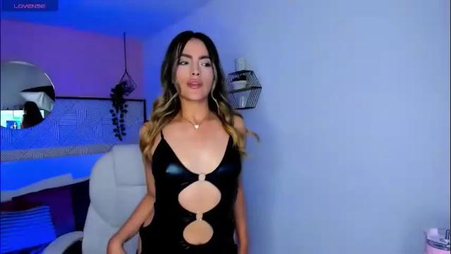 Image 4 of harper_woods Stream on Chaturbate on 1 month ago