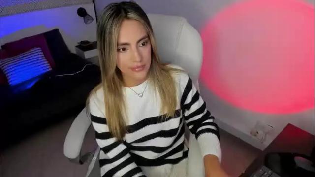 Image 12 of harper_woods Stream on Chaturbate on 28 days ago