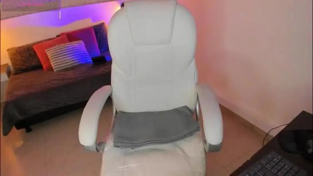 Image 3 of harper_woods Stream on Chaturbate on 24 days ago