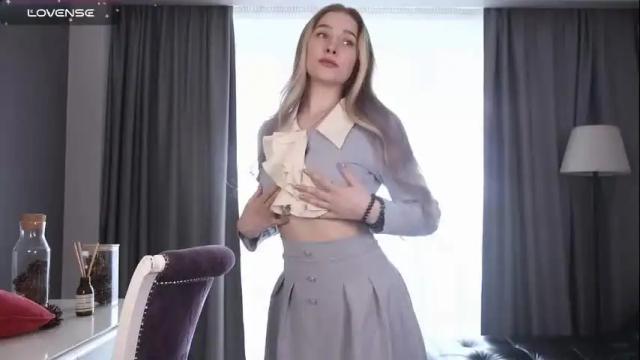 Image 7 of harrieteasley Stream on Chaturbate on 1 month ago