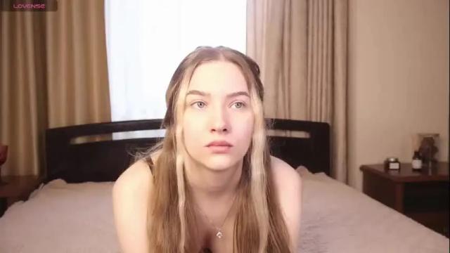 Image 2 of harrieteasley Stream on Chaturbate on 1 month ago