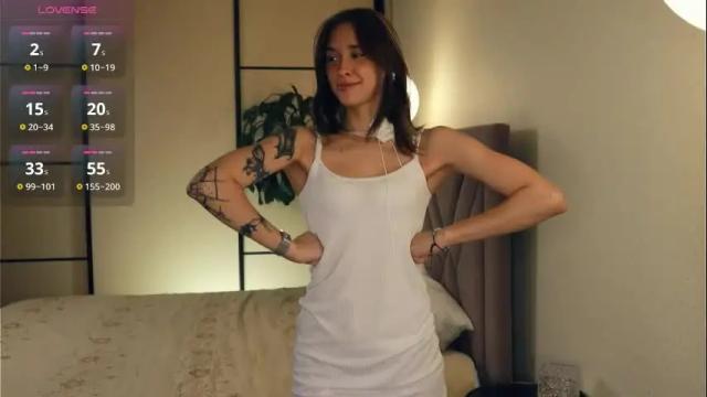 Image 11 of harriethudson Stream on Chaturbate on 2 months ago